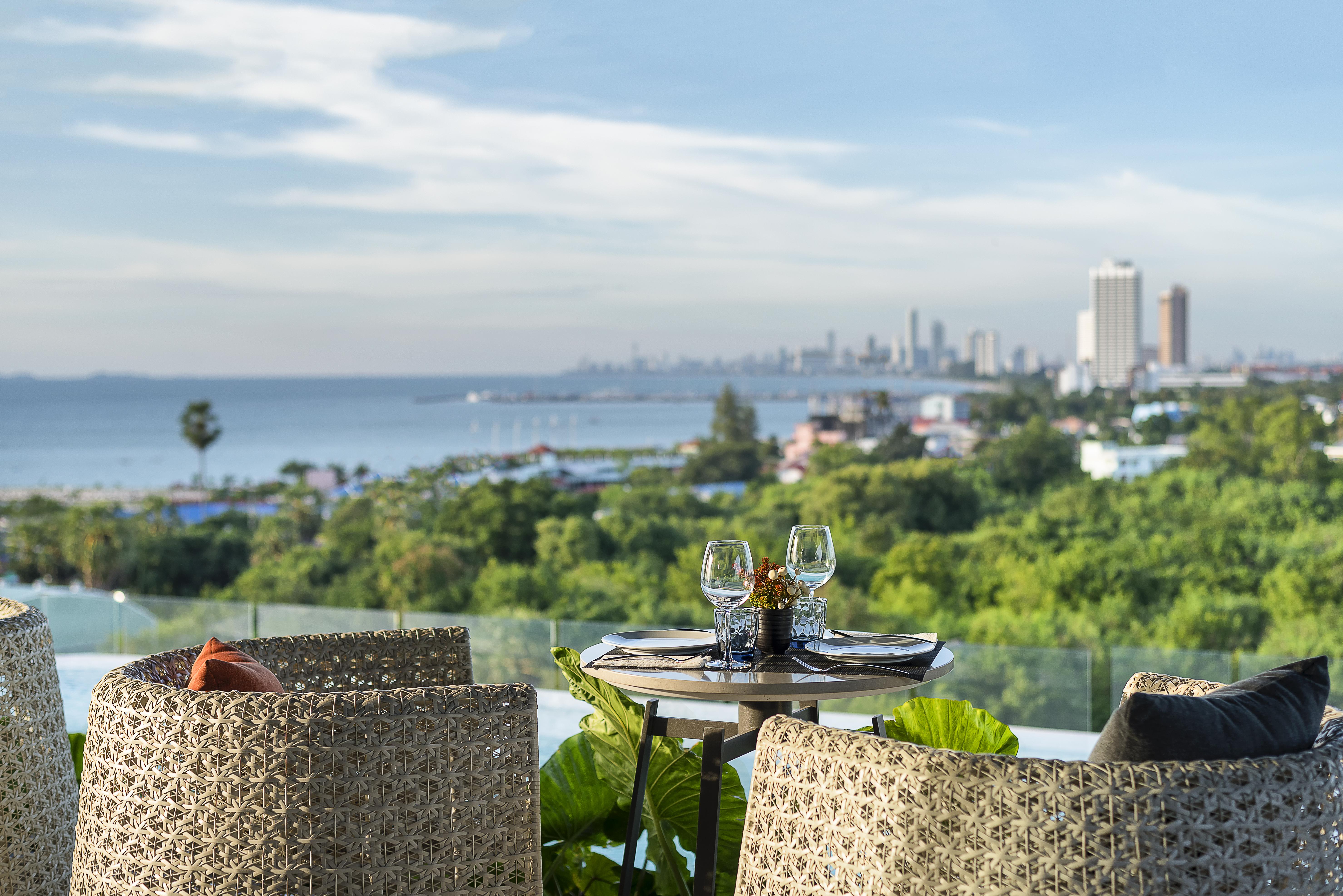 Cross Vibe Pattaya Seaphere Na Chom Thian Eksteriør billede